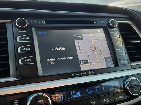 Used 2018 Toyota Highlander XLE image 49