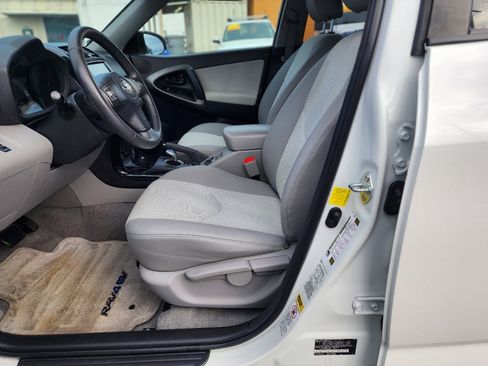 Used 2014 Toyota RAV4 EV image 12