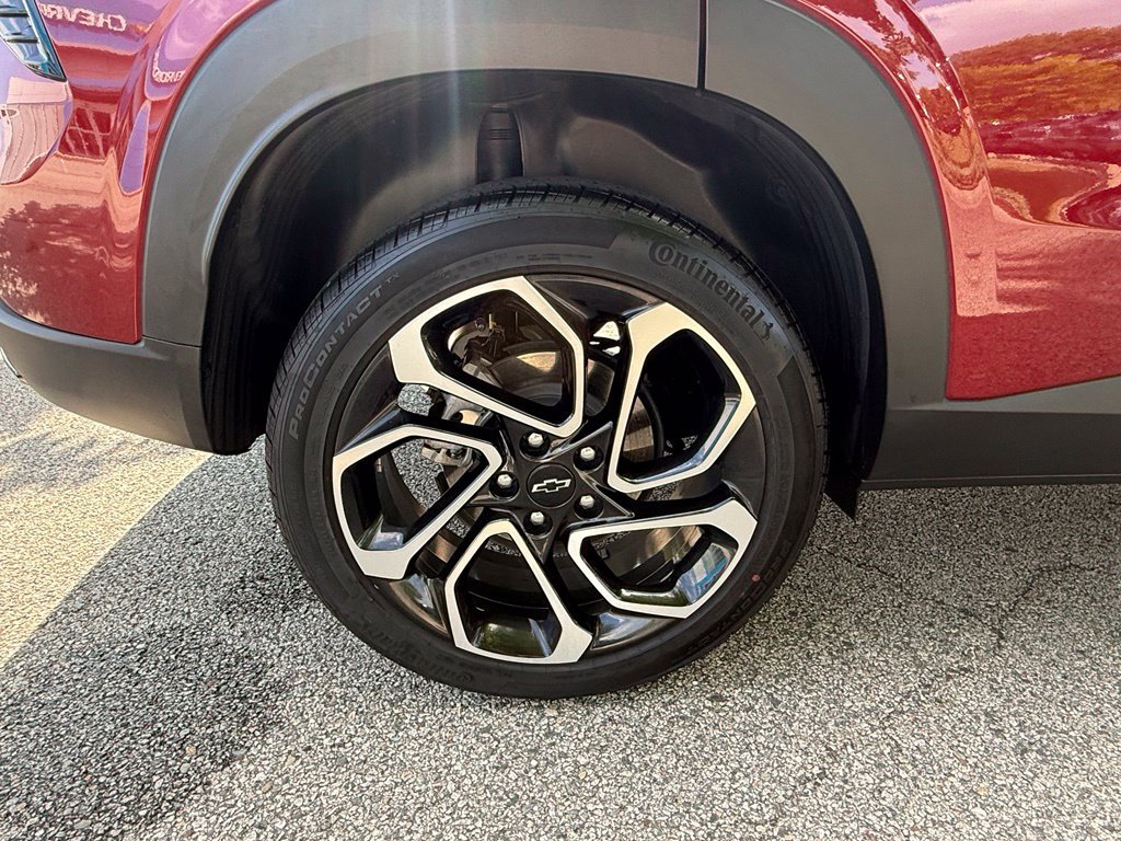 Used 2025 Chevrolet Trax RS w/ Driver Confidence Package FWD image 31