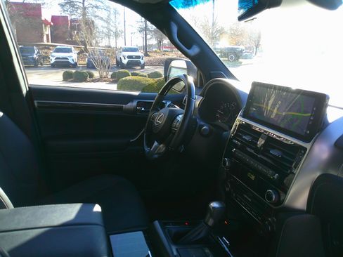 Used 2023 Lexus GX 460 Premium image 35