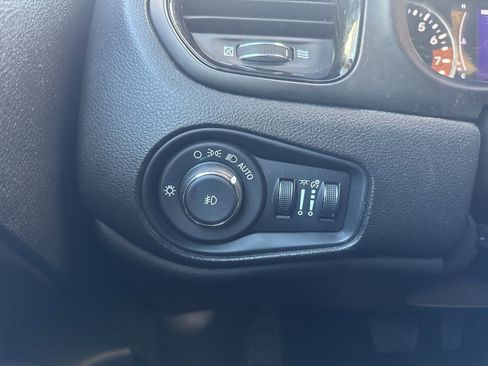 Used 2020 Jeep Renegade Altitude image 29