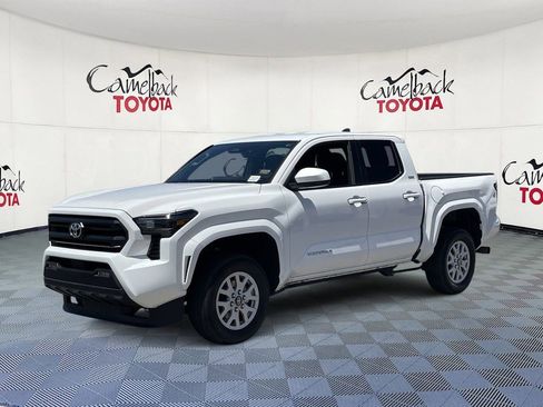Used 2025 Toyota Tacoma SR5 AWD/4WD image 2