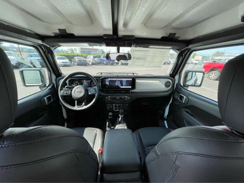 New 2025 Jeep Gladiator Sport image 12