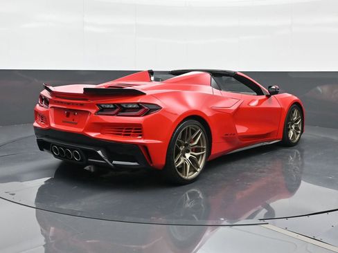 Used 2025 Chevrolet Corvette Z06 RWD image 13