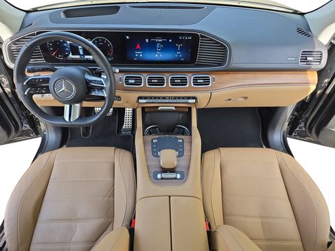 Used 2024 Mercedes-Benz GLS 580 4MATIC image 9
