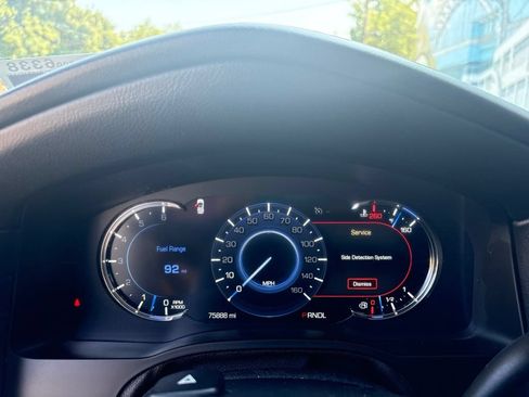 Used 2019 Cadillac Escalade Luxury AWD/4WD image 18
