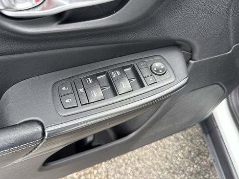 Used 2015 Jeep Cherokee Limited FWD image 11
