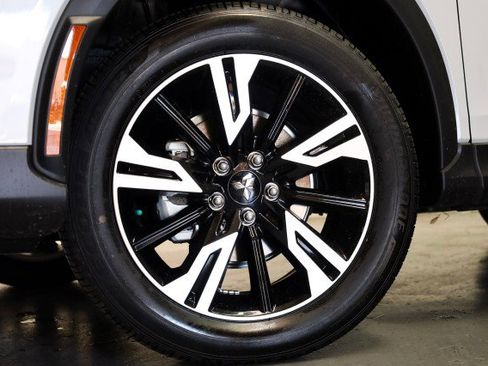 New 2025 Mitsubishi Eclipse Cross SE image 3