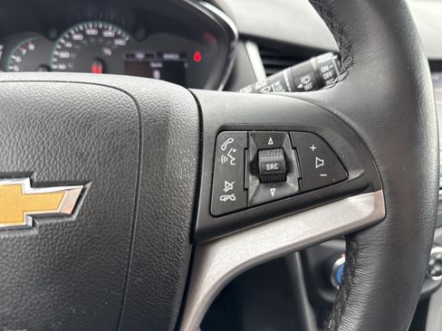 Used 2022 Chevrolet Trax LT w/ LT Convenience Package AWD/4WD image 19