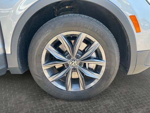 Used 2022 Volkswagen Tiguan SE AWD/4WD image 31