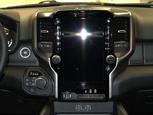 New 2026 RAM 1500 4x4 Crew Cab image 15