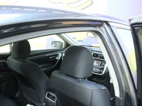Used 2018 Nissan Altima 2.5 SV FWD image 10