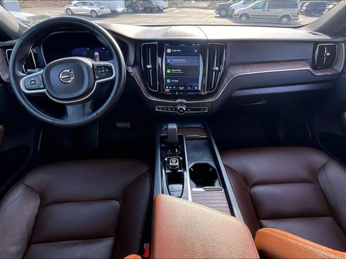 Used 2022 Volvo XC60 B5 Momentum AWD/4WD image 21