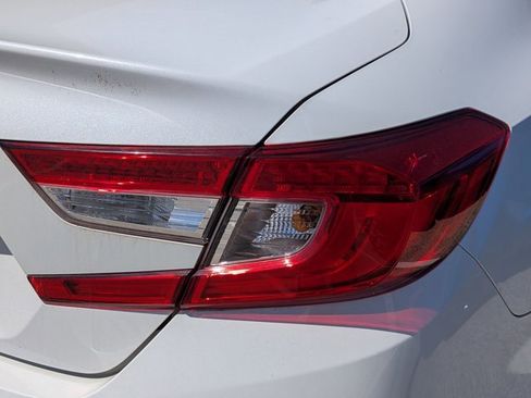 Used 2018 Honda Accord EX image 11