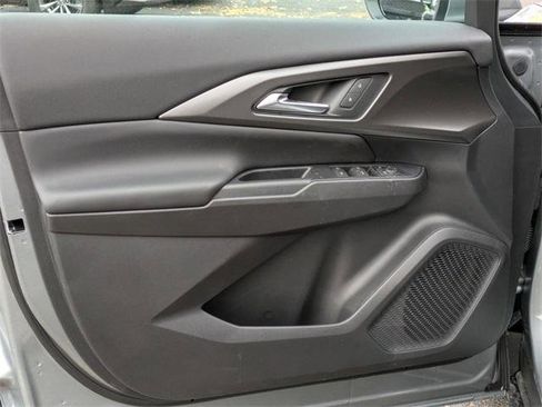 New 2026 Chevrolet Equinox EV LT image 12