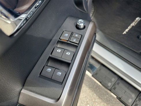 Used 2018 Toyota Tacoma Limited image 15