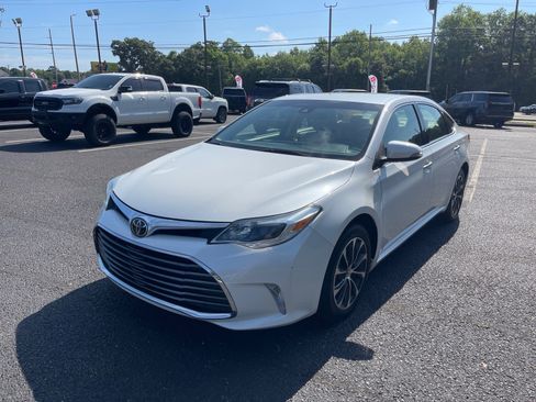 Used 2017 Toyota Avalon XLE FWD image 3
