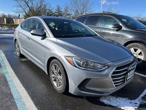 Used 2017 Hyundai Elantra SE image 3