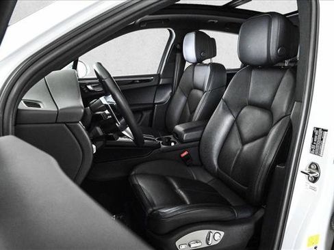 Used 2021 Porsche Macan image 17