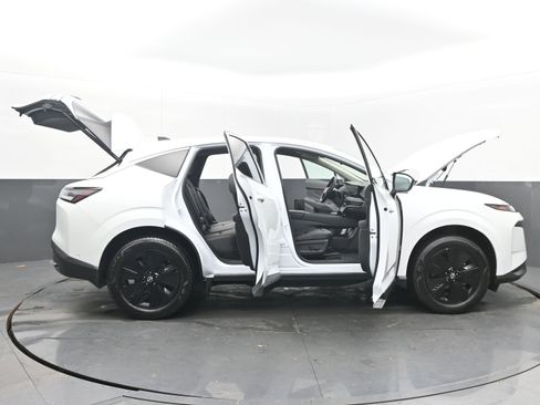 Certified 2025 Nissan Murano SV image 45