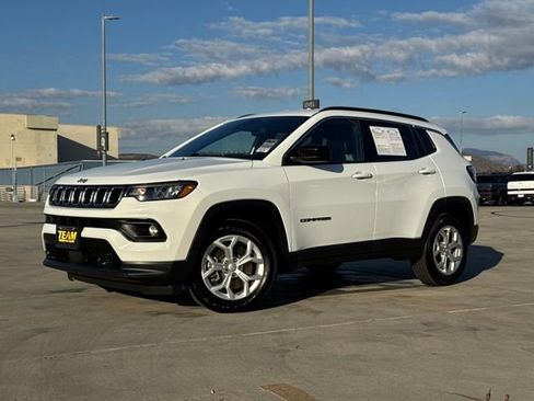 Used 2024 Jeep Compass Latitude image 3