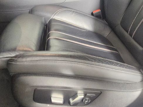 Used 2019 BMW 530e w/ M Sport Package image 11