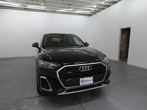 Used 2023 Audi Q5 2.0T Premium w/ Convenience Package AWD/4WD image 3