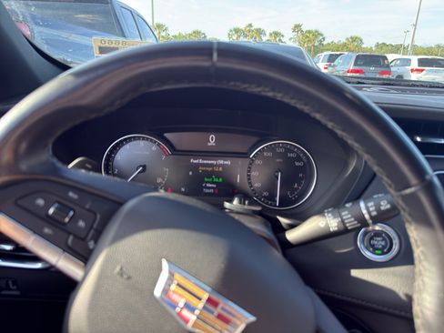 Used 2023 Cadillac XT4 Premium Luxury image 4