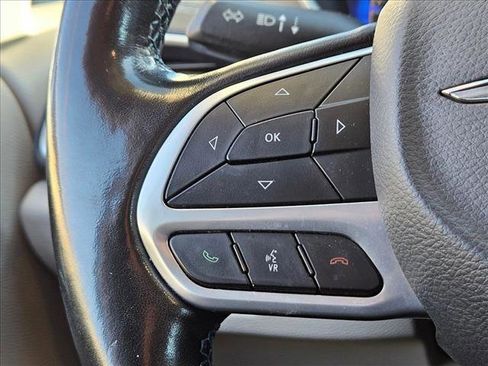 Used 2021 Chrysler Pacifica Touring-L w/ Premium & Safety Sphere Group image 12