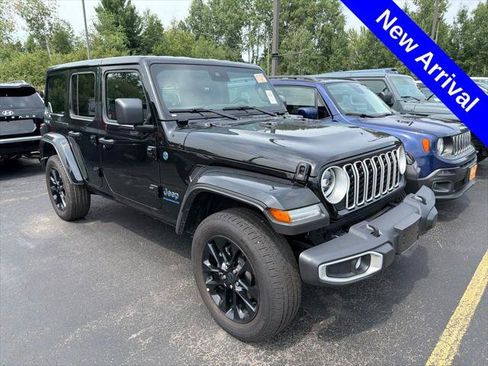 Certified 2025 Jeep Wrangler Unlimited Sahara w/ Safety Group AWD/4WD image 1