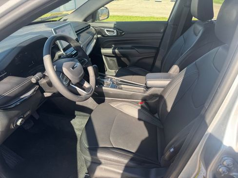 Used 2024 Jeep Compass Limited w/ High Altitude Package image 11