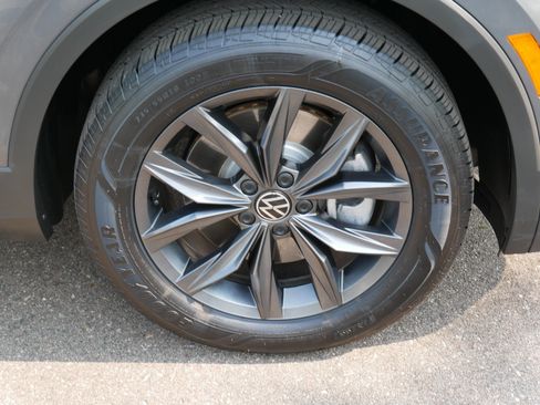 Certified 2024 Volkswagen Tiguan SE AWD/4WD image 15