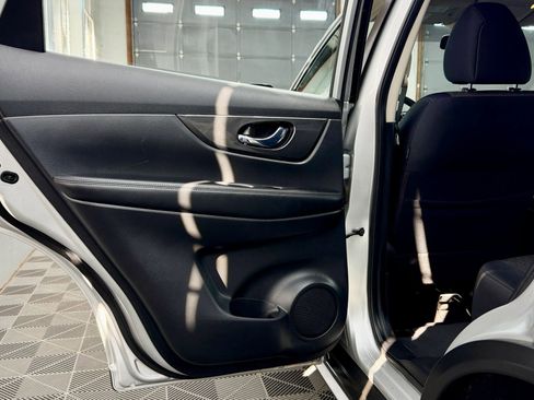 Used 2017 Nissan Rogue S image 7