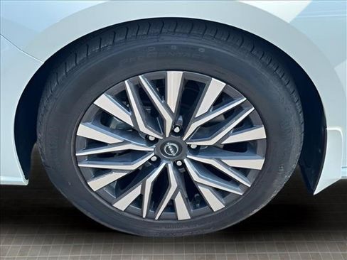 Used 2023 Nissan Altima 2.5 SV w/ SV Premium Package FWD image 19