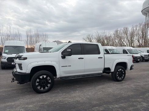 Used 2020 Chevrolet Silverado 2500 Custom w/ Custom Value Package image 2