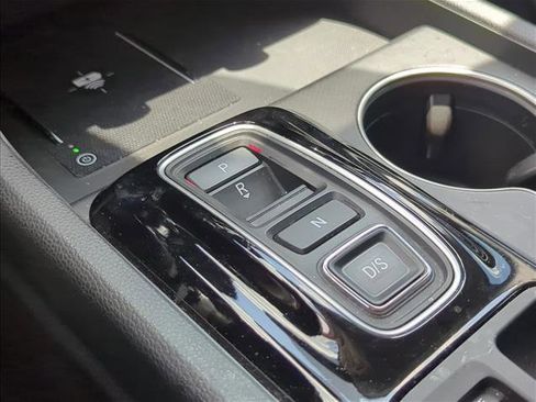 Used 2025 Honda Pilot Touring image 8