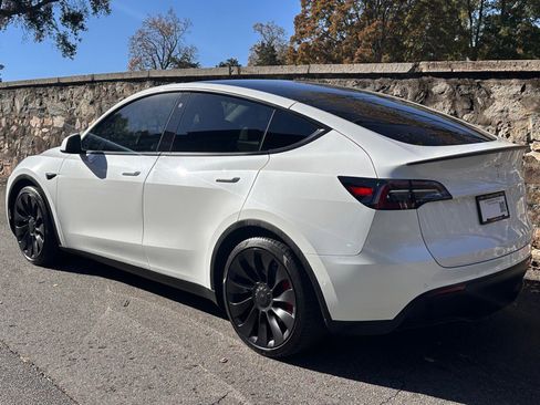 Used 2022 Tesla Model Y Performance image 20