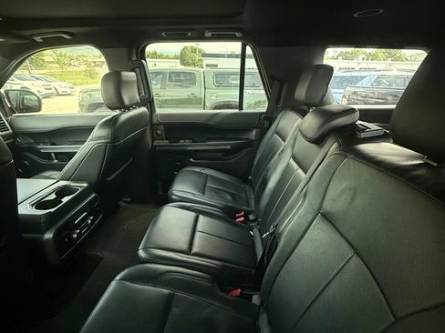 Used 2018 Ford Expedition XLT w/ Equipment Group 202A AWD/4WD image 7