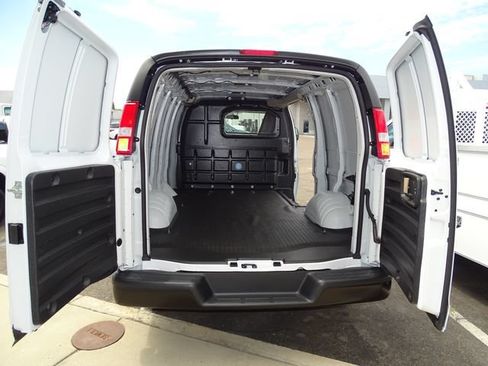 New 2026 Chevrolet Express 2500 w/ Driver Convenience Package RWD image 28
