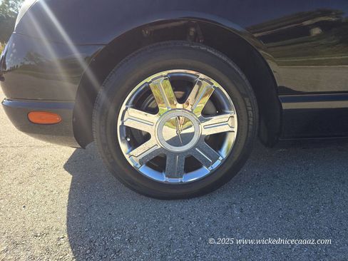 Used 2005 Ford Thunderbird Deluxe 2dr Convertible image 28