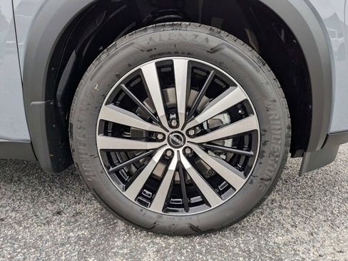 New 2025 Nissan Pathfinder Platinum w/ Black Appearance Package image 12