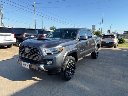Used 2020 Toyota Tacoma TRD Sport w/ Technology Package AWD/4WD image 1