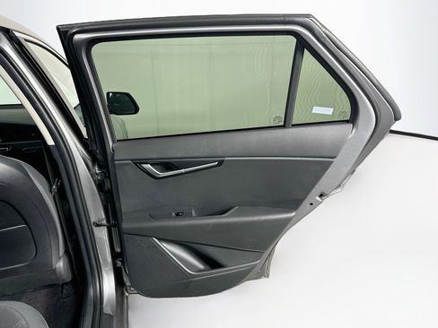 Used 2025 Kia Niro LX FWD image 28