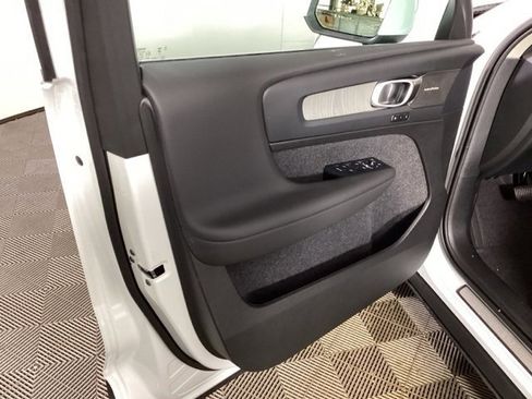 New 2025 Volvo XC40 B5 Ultra w/ Climate Package image 17