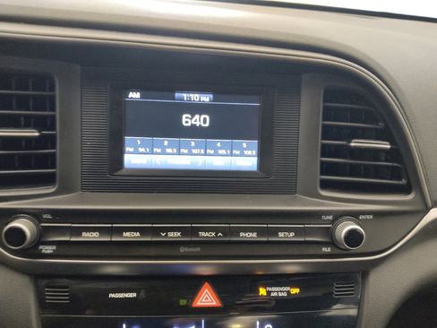 Used 2020 Hyundai Elantra SE w/ Cargo Package (C1) FWD image 25
