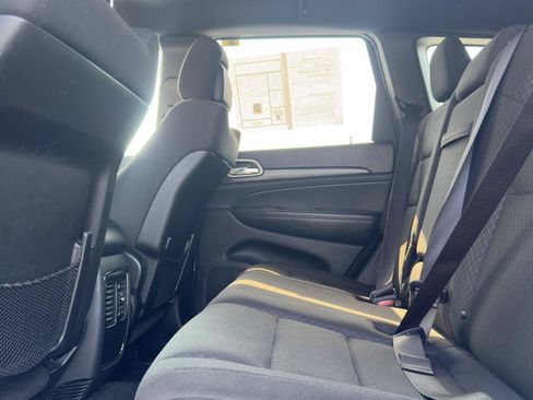 Used 2020 Jeep Grand Cherokee Laredo AWD/4WD image 9
