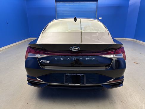 Used 2022 Hyundai Elantra SEL w/ Convenience + Premium Package image 6