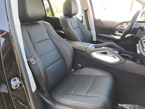 Used 2023 Mercedes-Benz GLS 450 4MATIC image 10