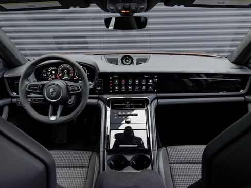 Certified 2025 Porsche Panamera Turbo S image 18