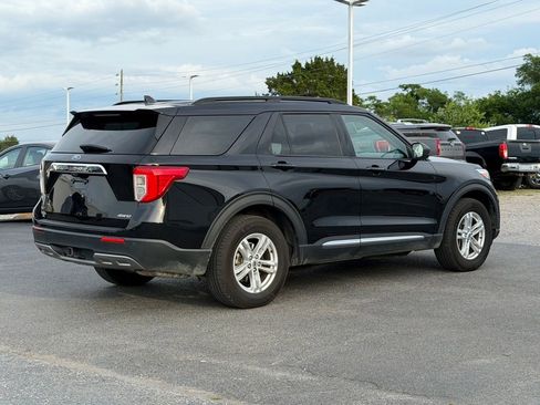 Used 2022 Ford Explorer XLT w/ Equipment Group 202A AWD/4WD image 5